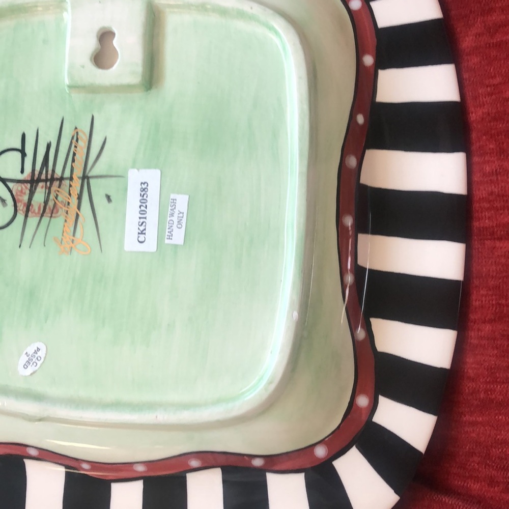 SWAK collectible hanging plate/dish by Lynda Corneille - Picture 5 of 6